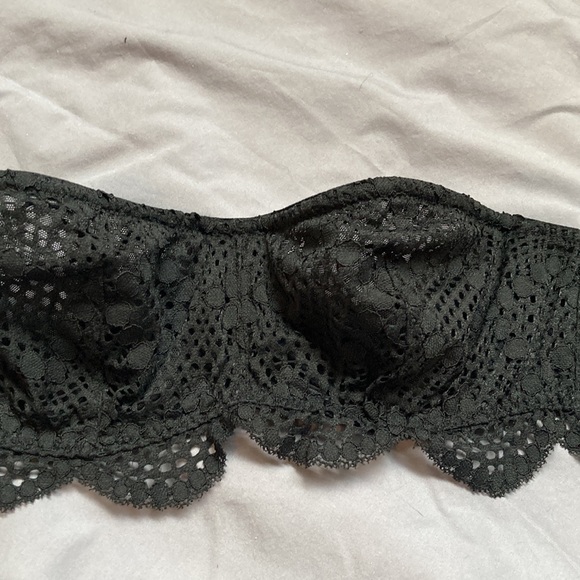 Black Scallop Lace Bandeau - Picture 3 of 6